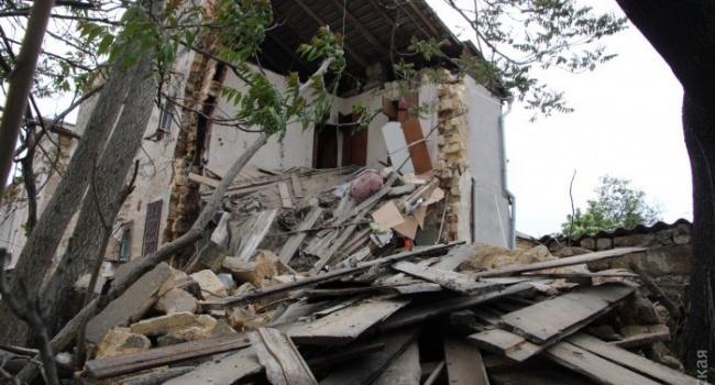 В Одессе рухнул жилой дом - фото