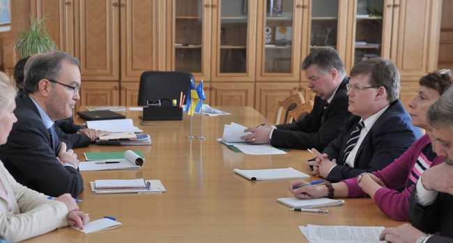 Розенко провел встречу с представителям миссии МВФ