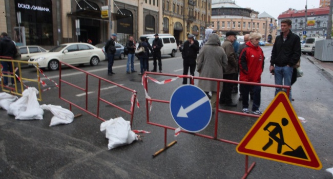 В Киеве протестующие активисты перекрыли центр города
