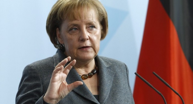 Необычный «презент»: Меркель подкинули свиную голову