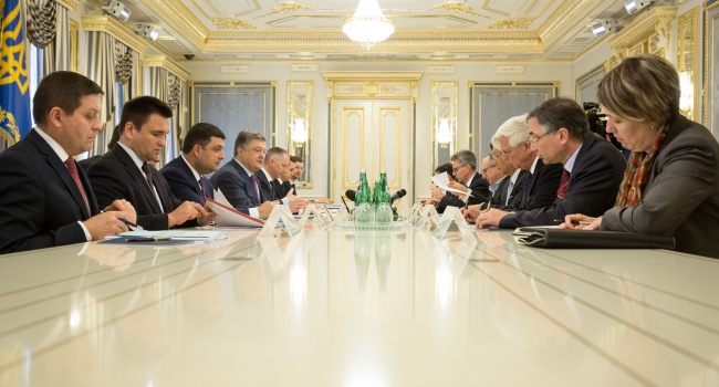 Президент и послы Большой Семерки обсудили продление санкций против РФ