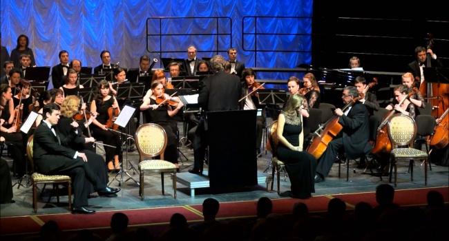 В РФ музыкантам Мариинского оркестра вручили боевые медали «За освобождение Пальмиры»