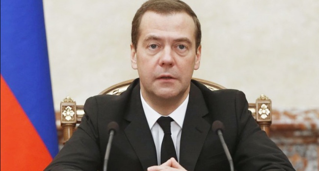 Медведеву рассказали, как залатать дыры в бюджете Крыма