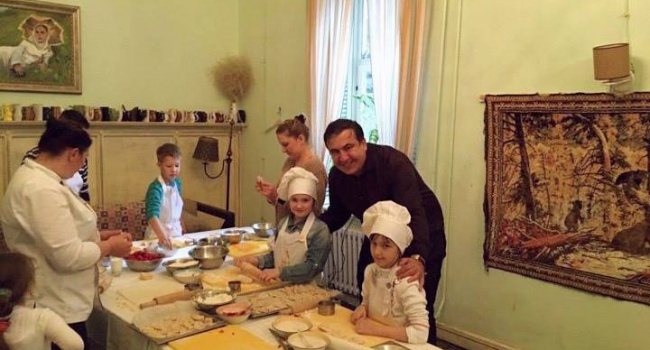 Саакашвили: в Одессе полным ходом идет подготовка к пляжному сезону