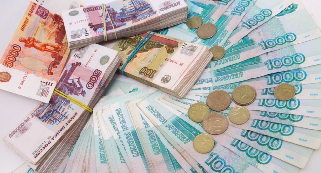 Финансист предсказал российскому рублю очередное падение