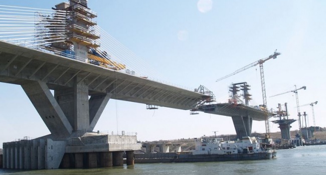 В Крыму могут заморозить строительство Керченского моста