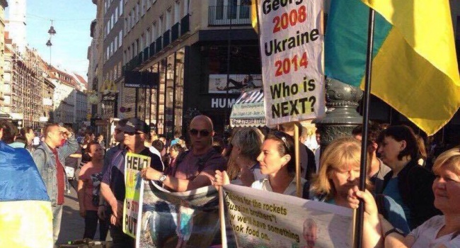 Активисты ЕС, США и Канада провели акции «Стоп, Путин! Стоп, война!» 
