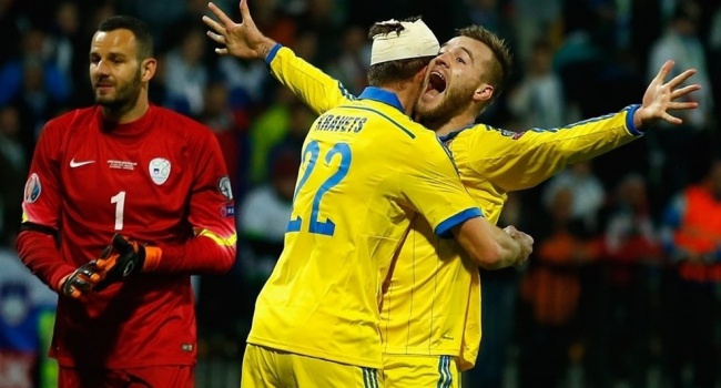 Порошенко подбодрил украинскую сборную перед матчем против Германии