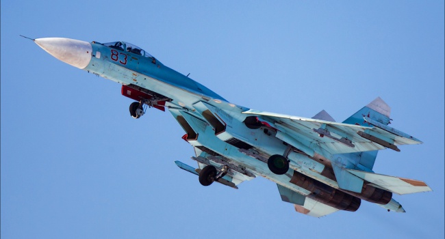 Власти РФ и СМИ публикуют разные версии крушения Су-27