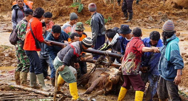 На Индонезию обрушилась стихия – десятки погибших