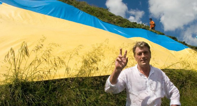 Экс-президент Ющенко на Троицу побывал на Родине