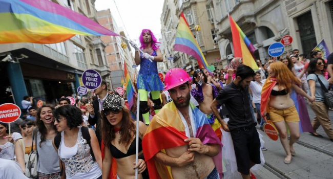 Парад турецких геев разогнали резиновыми пулями