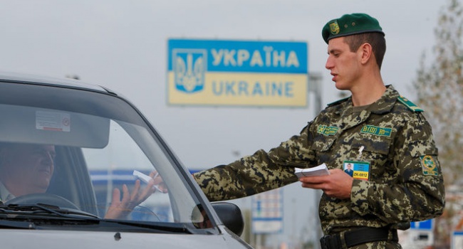 На Херсонщині затримали росіян з фальшивими українськими паспортами