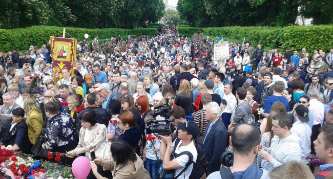 В Киеве почтили память павших во Второй Мировой портретами Берии