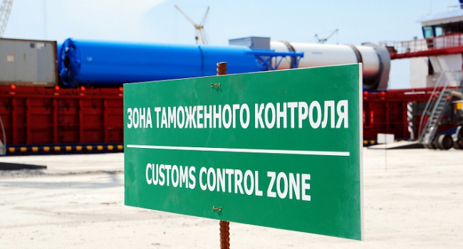 На крымской границе заблокировано движение транспорта