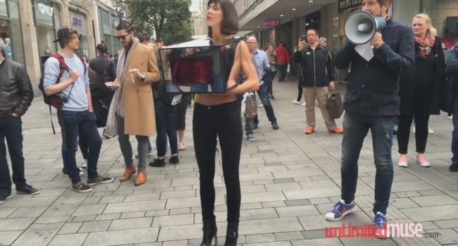 Сучасне мистецтво: "вагіна" спровокувала скандал у Лондоні