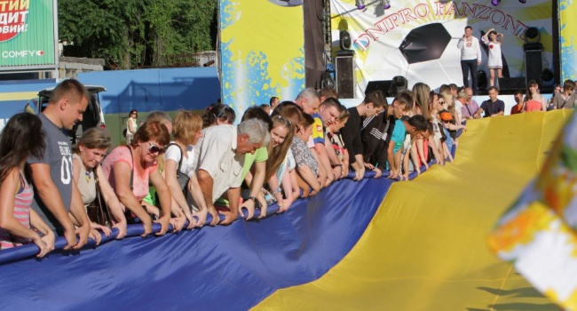 Найбільший прапор побував у місті Дніпро