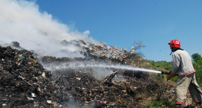 Загроза зсуву на сміттєзвалищі спричинила призупинення пошуку людини