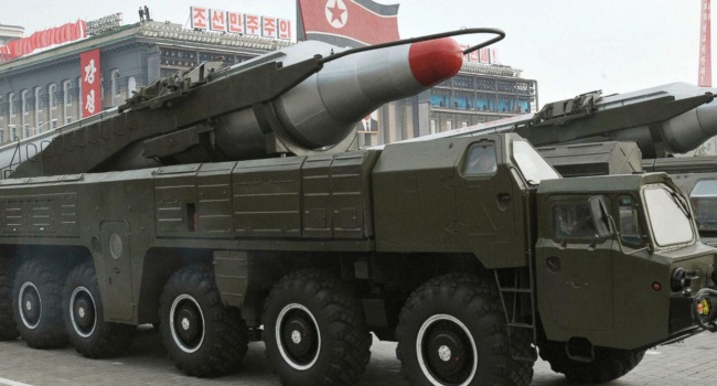 Северная Корея опыть испытывает оружие: баллистическая ракета чуть не долетела до Японии