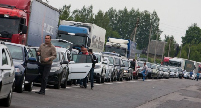 1300 автомобилей застряли на границе с Польшей
