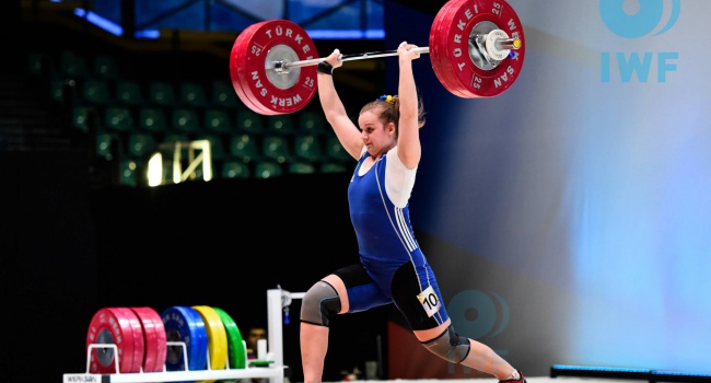 Украинская тяжелоатлетка завоевала «золото» на чемпионате мира