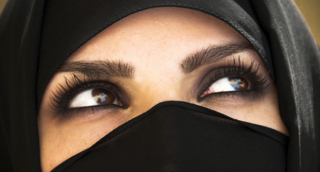 В ОАЕ радять жінкам не носити національний одяг поза країною