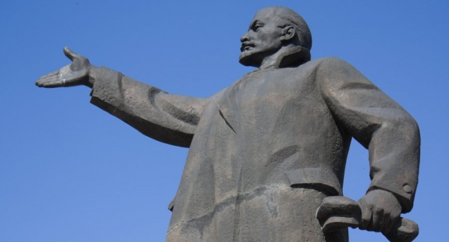 Кримчанка займалась сексом з пам'ятником Леніна, називаючи  це мистецтвом 