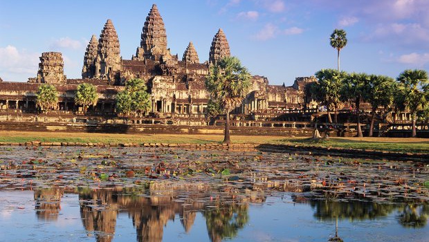 Власти Камбоджи будут наказывать полураздетых посетителей Ангкора