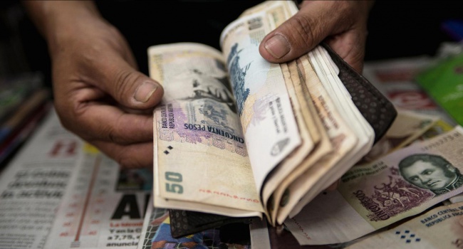 Эксперты назвали самую неустойчивую валюту мира