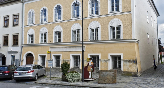 Австрийское правительство хочет конфисковать дом, в котором родился Гитлер