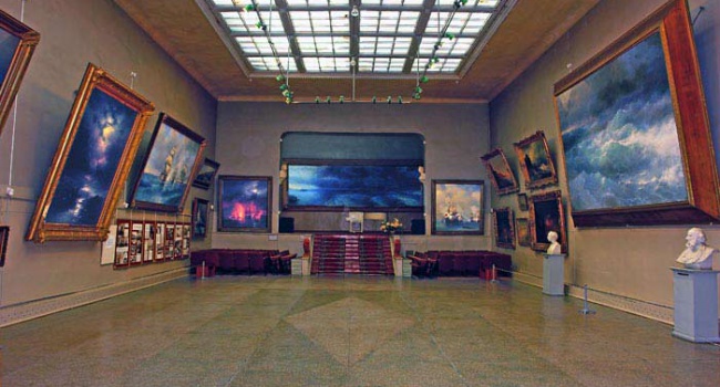 Оккупанты вывезли из Крыма 38 ценных картин Айвазовского