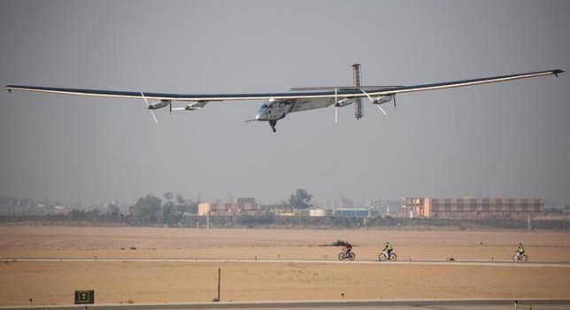 Solar Impulse 2 приземлился в Каире