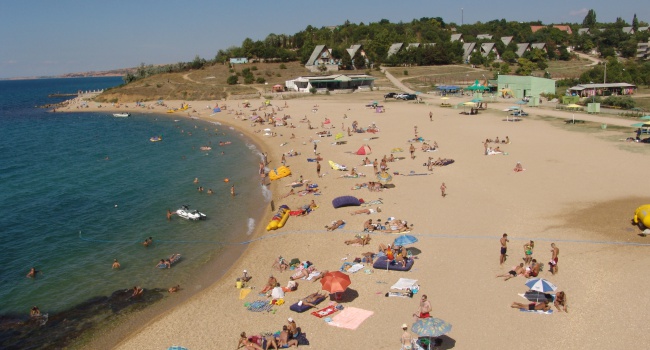 Появились новые снимки с пляжей Крыма: «ажиотаж» продолжается