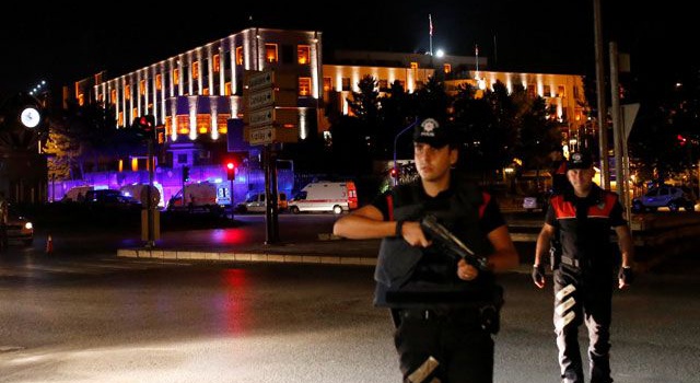 Переворот в Турции: почти 800 задержанных