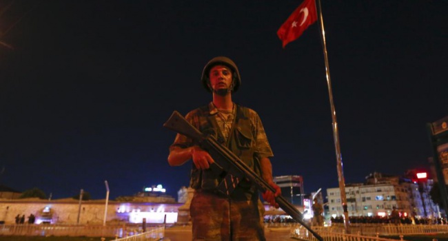 Военное положение в Турции - фоторепортаж