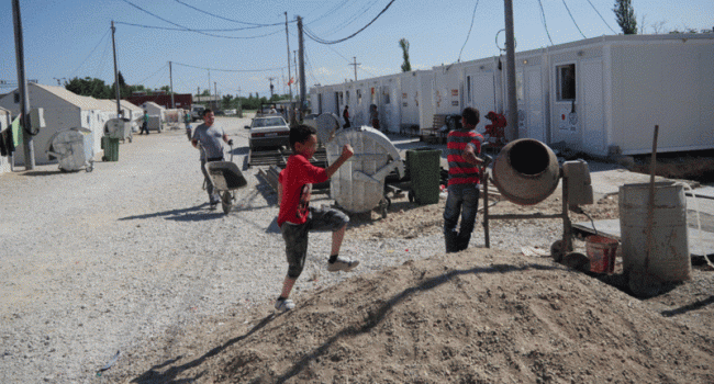Нелегальный лагерь сирийских беженцев в Македонии