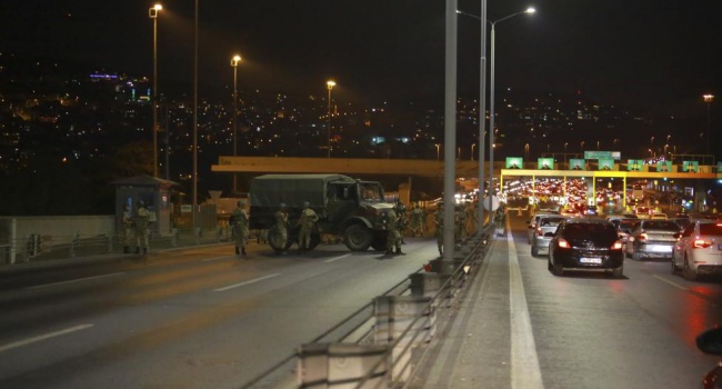 У Туреччині від виконання обов'язків усунули більше 8 тис. поліцейських