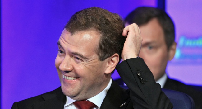 Медведев не нашел деньги для россиян, но они нашлись для иранцев