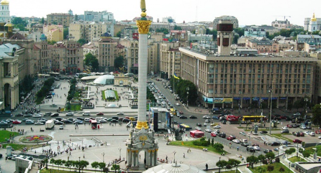 Российские туристы потянулись в Киев