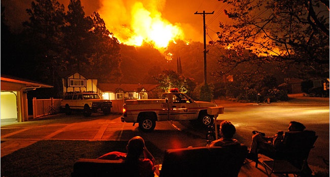 Пожары к северу от Лос-Анджелеса уничтожили 2225 гектаров леса