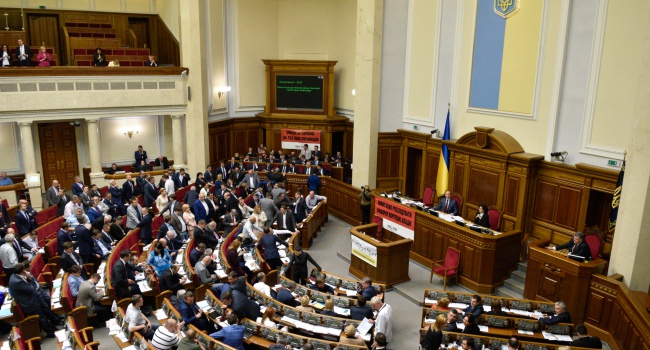 На сайте президента новая петиция: украинцы требуют отправить нардепов в зону АТО