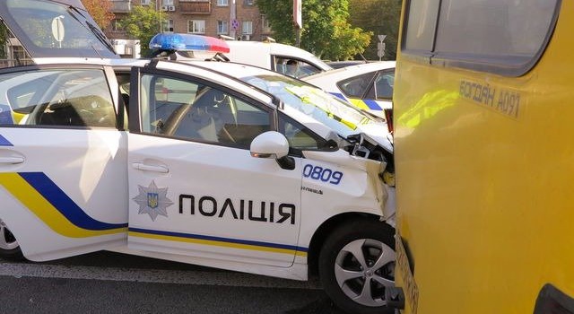Киевские полицейские больше 60 раз разбивали служебный транспорт