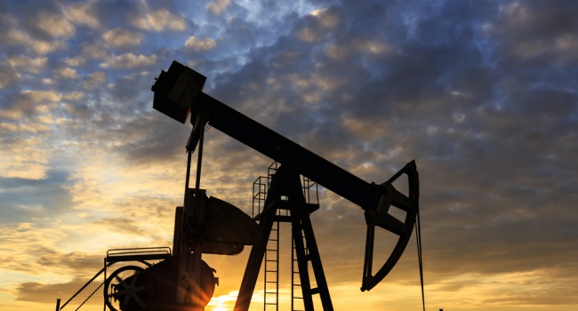 Стоимость нефти устремилась к рекордному минимуму