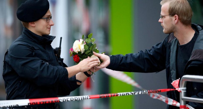Мюнхен скорбит за погибшими в результате стрельбы - фоторепортаж