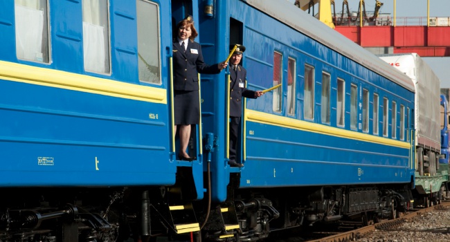 Украинским железнодорожникам повысят зарплату