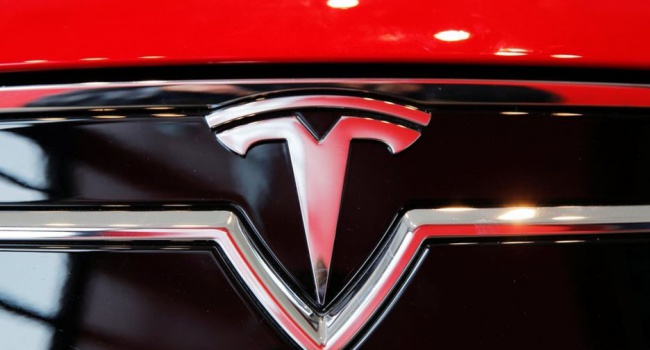 Первый смертельный случай в машине с автопилотом Tesla