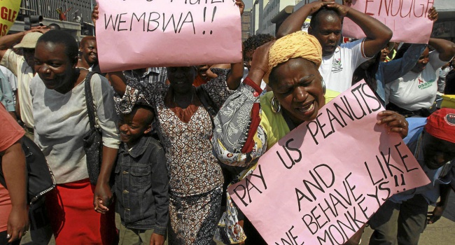 Госслужащие Зимбабве объявили забастовку