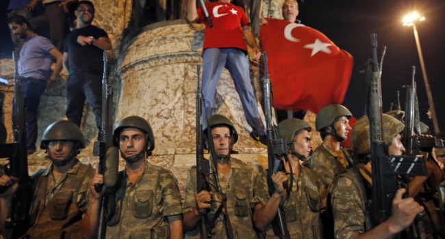 Названа общая сумма убытков от мятежа в Турции