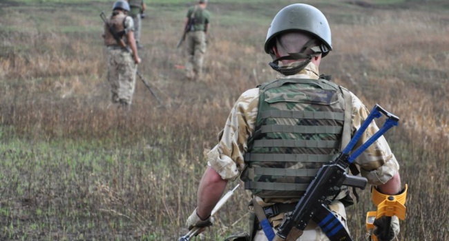 Подарунок від НАТО: 4 пікапи для розмінування Донбасу