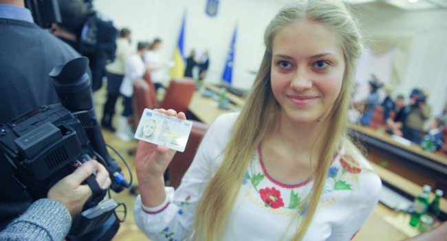 Президент подписал Закон Украины "О внутренних биометрических паспортах"